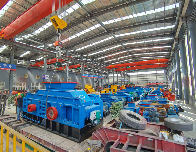  鵝卵石對輥制砂機(jī)多少錢一臺？